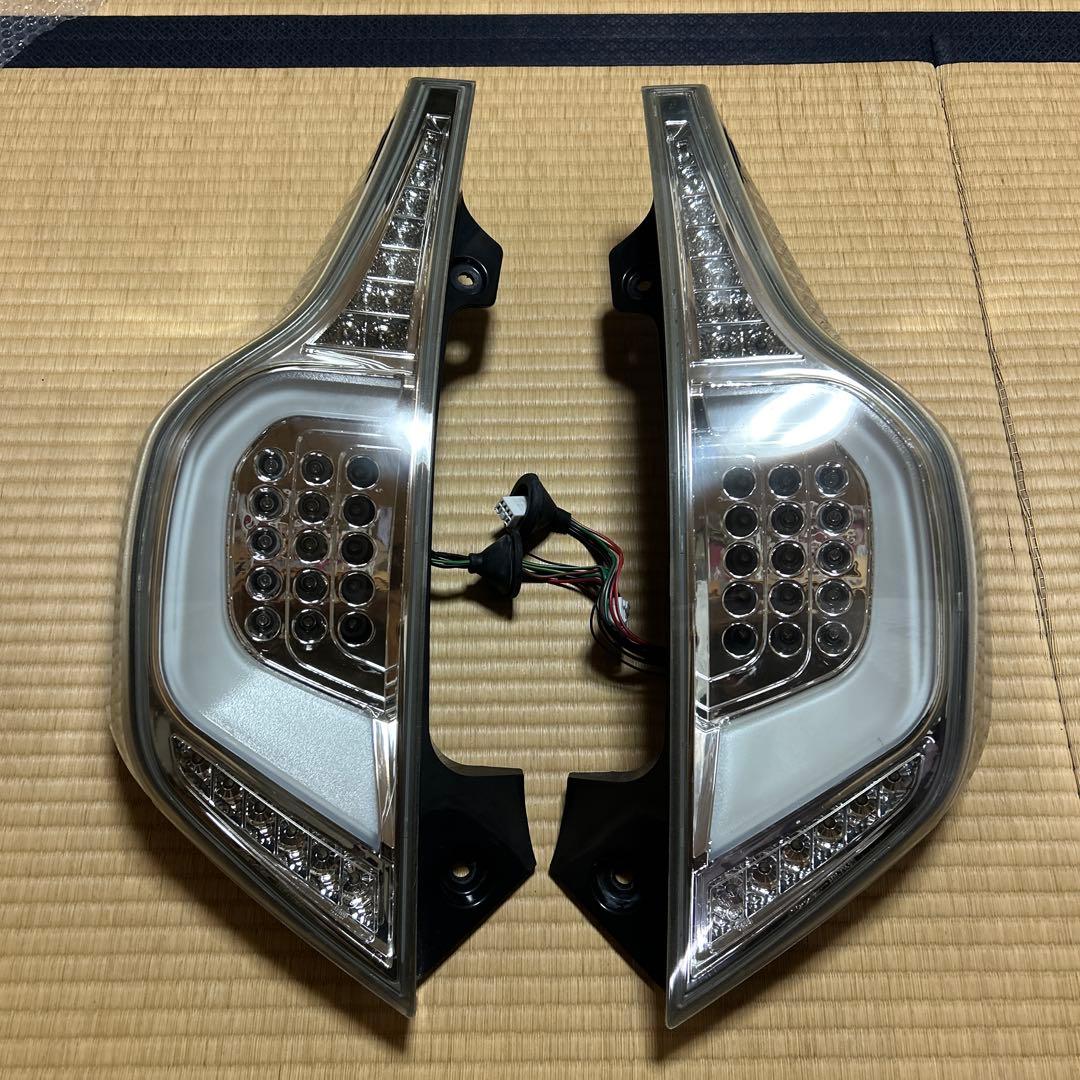 トヨタ　NHP10 AQUA アクア　フルLEDテール　レヴィーア　ジャンク