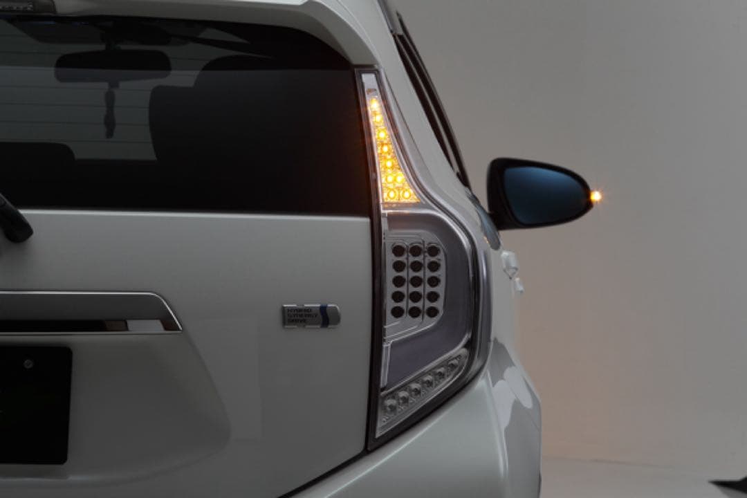 トヨタ　NHP10 AQUA アクア　フルLEDテール　レヴィーア　ジャンク