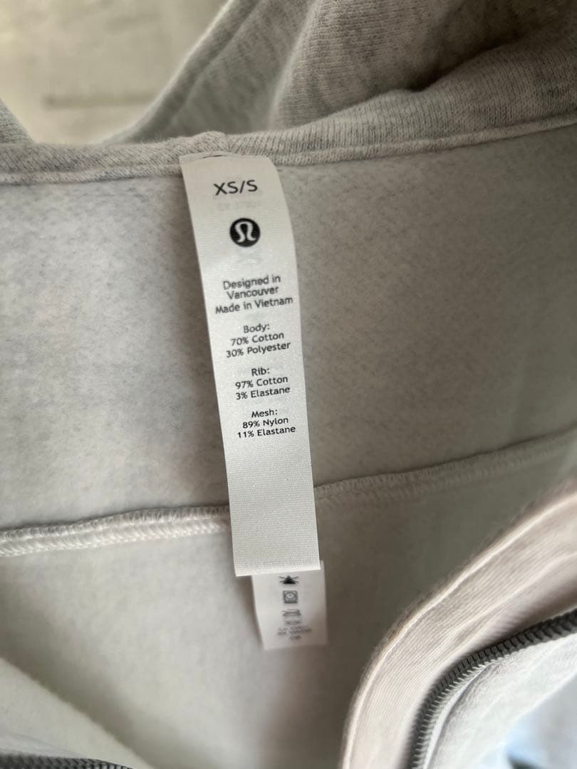 値下げ【美品】lululemon ルルレモン クロップドパーカー グレー