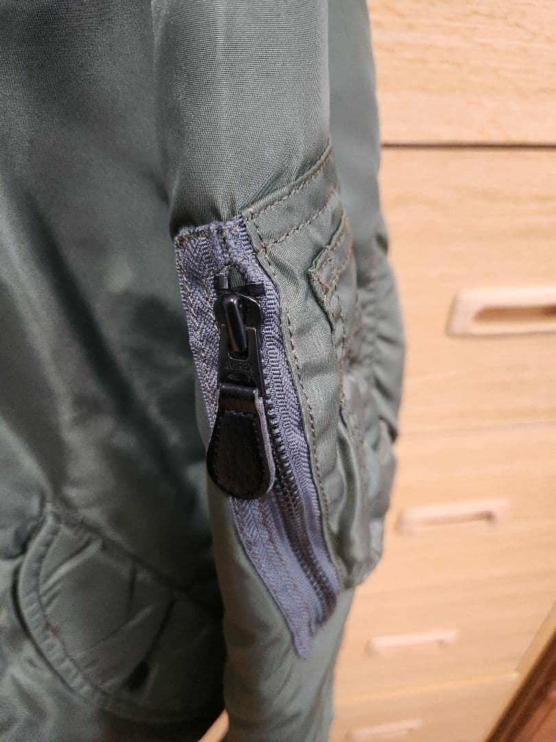 アヴィレックス　MA-1 フライトジャケット　ロゴ　カーキー　XL 短丈