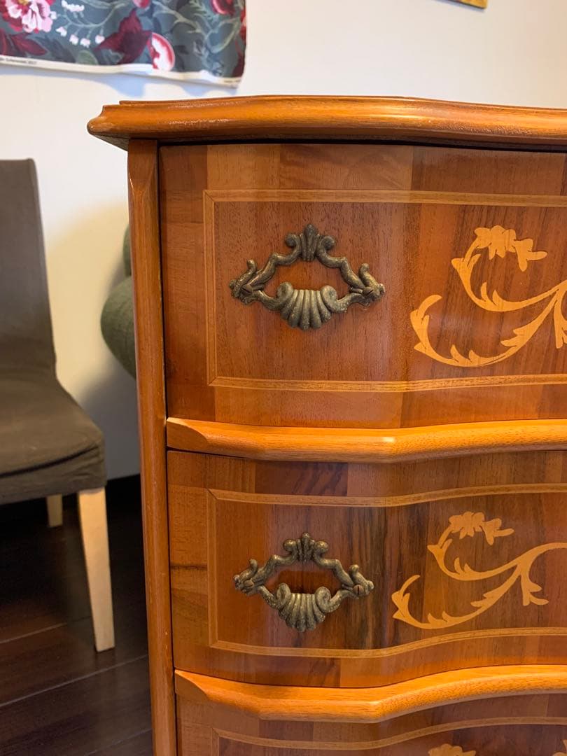 アンティーク家具　象嵌 3段チェスト　猫脚