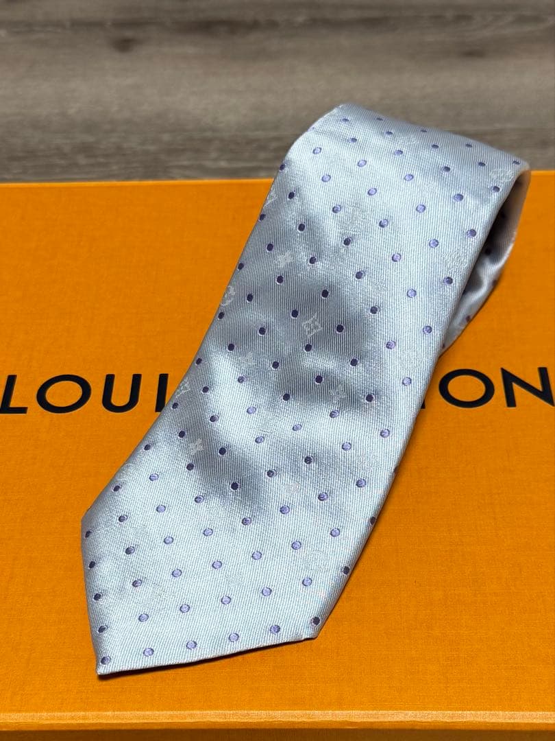 値下げ！Louis Vuitton 水色 ドット柄 ネクタイ