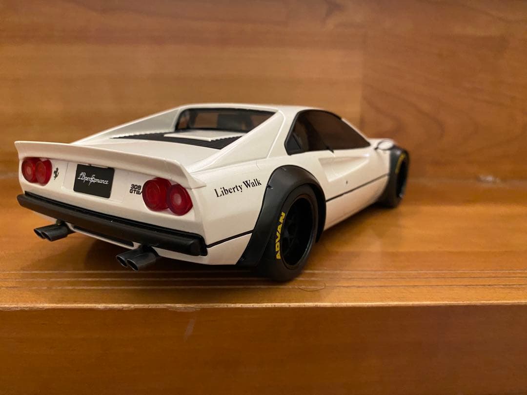 GTスピリットFerrari 308 GTB 1/18