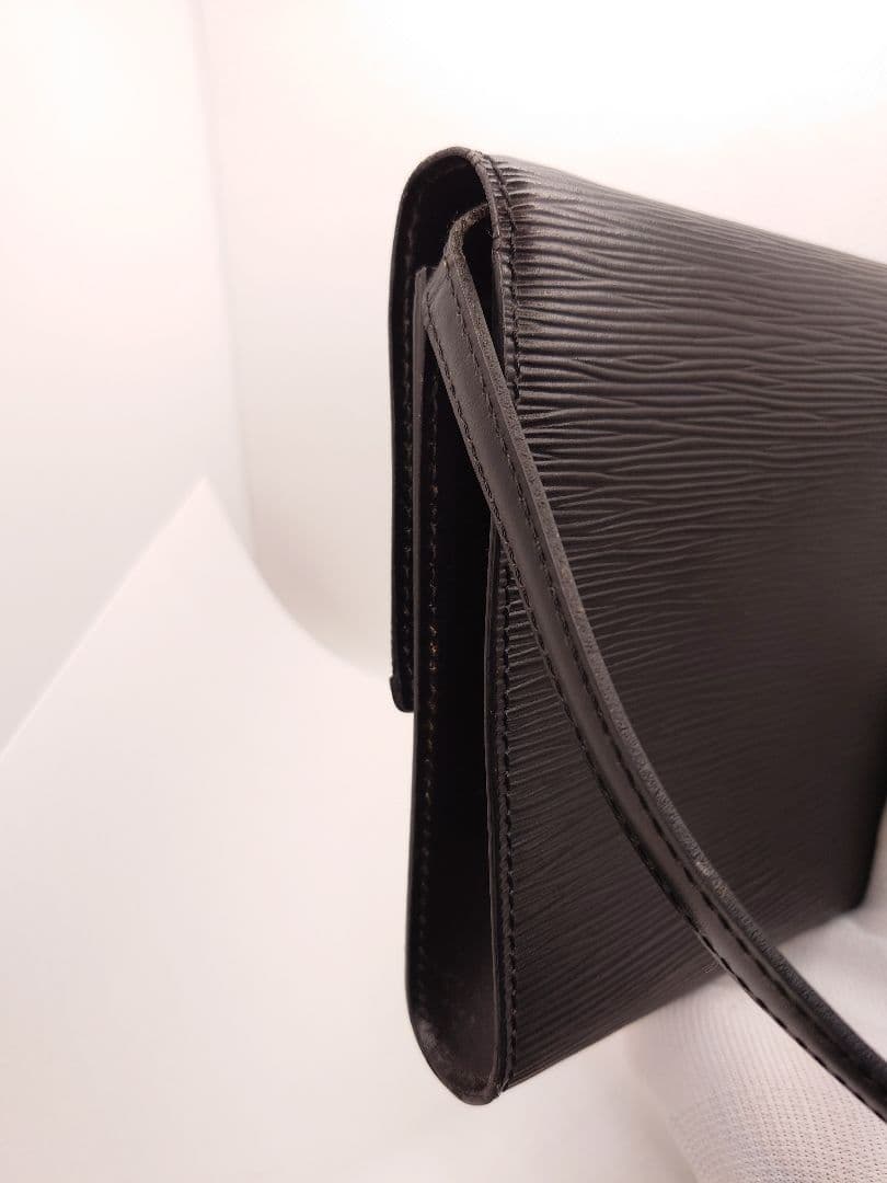 ルイ ヴィトン エピ ポシェット アルシュ ショルダーバッグ M52572