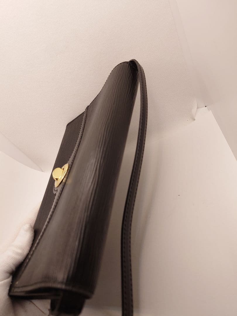 ルイ ヴィトン エピ ポシェット アルシュ ショルダーバッグ M52572