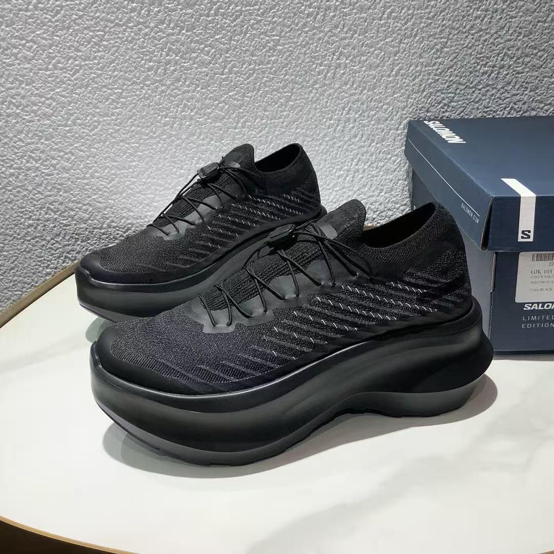 SALOMON 厚底スニーカー 黒 24cm