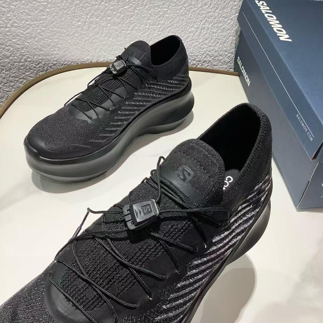 SALOMON 厚底スニーカー 黒 24cm