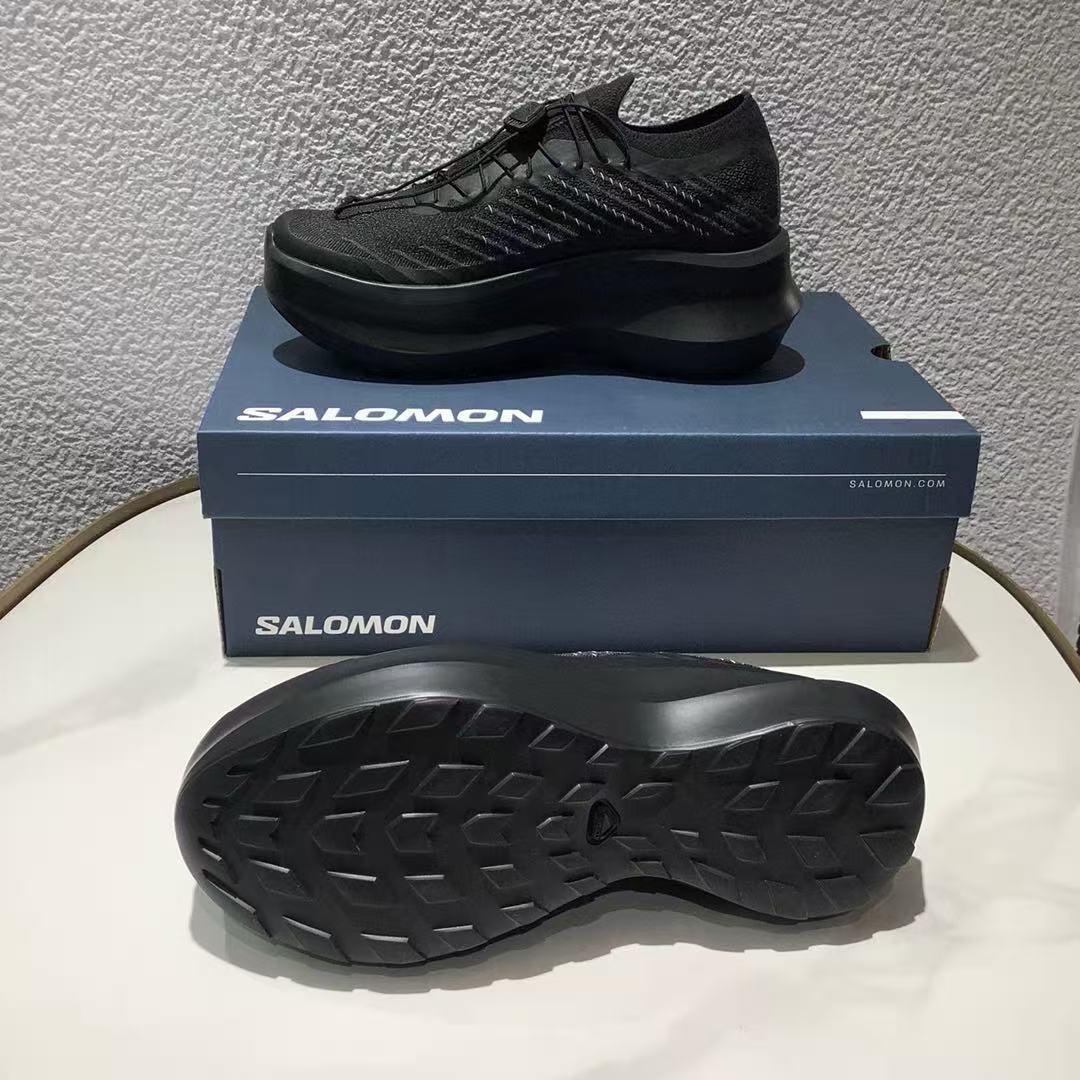SALOMON 厚底スニーカー 黒 24cm