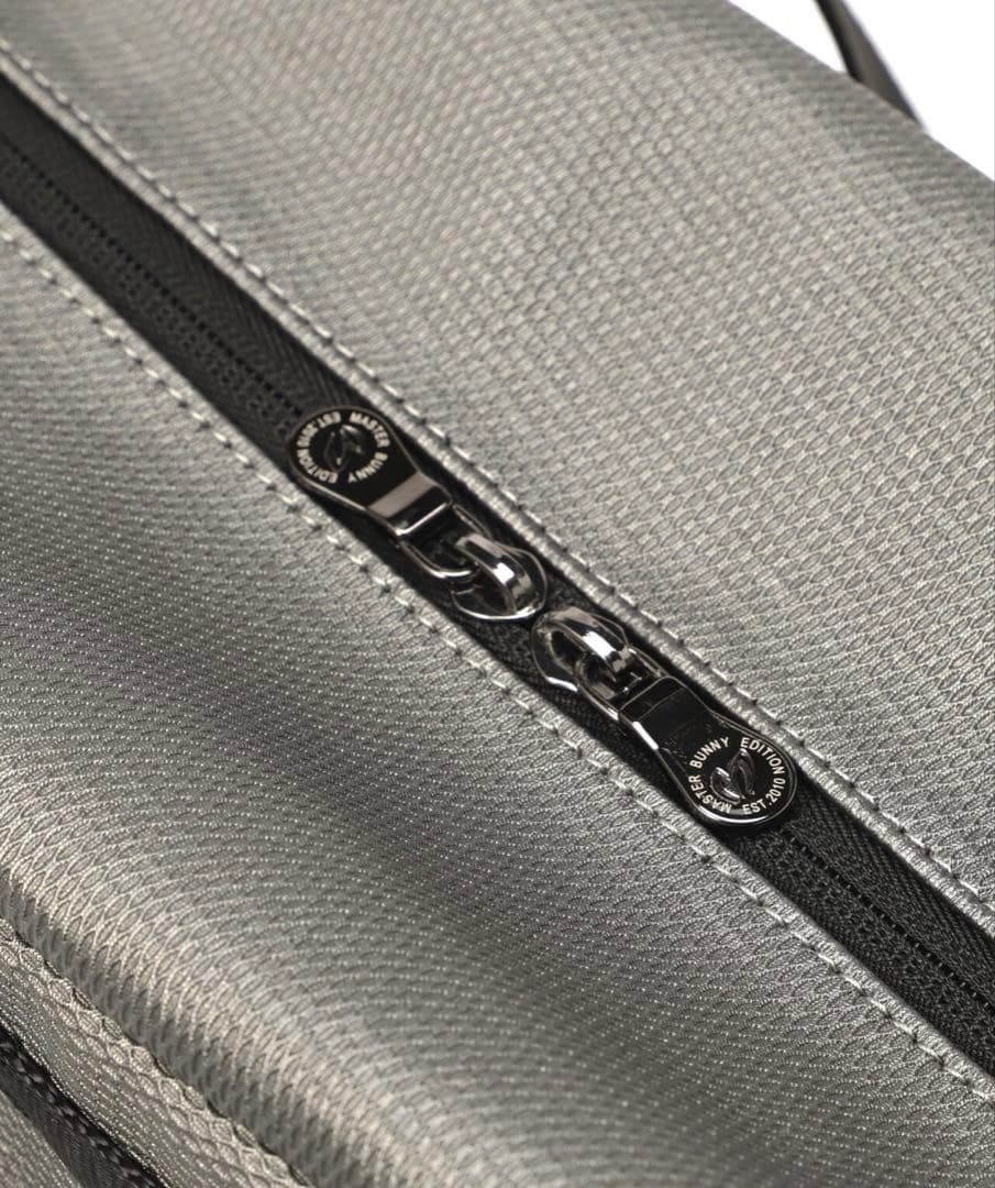 マスターバニー　テープ使いボストンバッグ(ガンメタ)