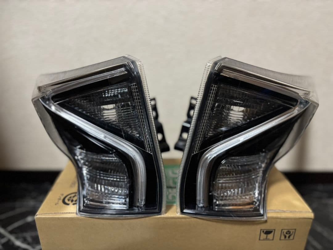 【在庫1】50プリウス　前期　加工テール　クリアテール インナーブラック