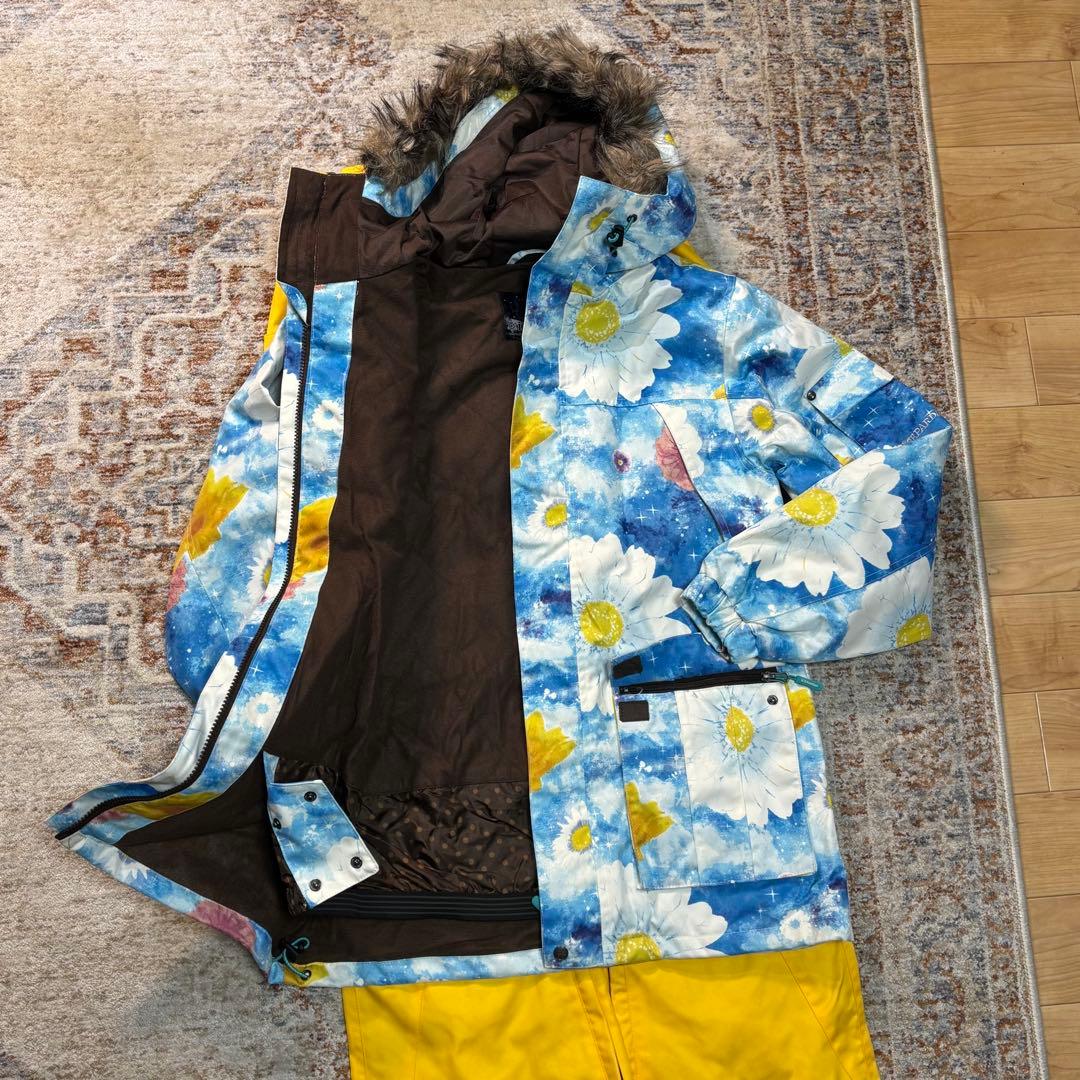 送料込【即滑走OK！】スノーウェア上下　ゴーグル　手袋　ネックウォーマー