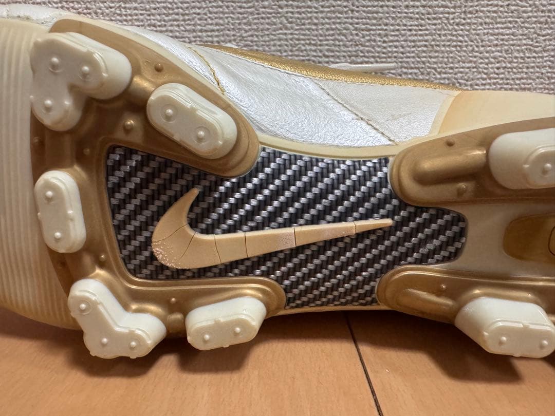 Nike エアレジェンド・スパイク ホワイト/ゴールド