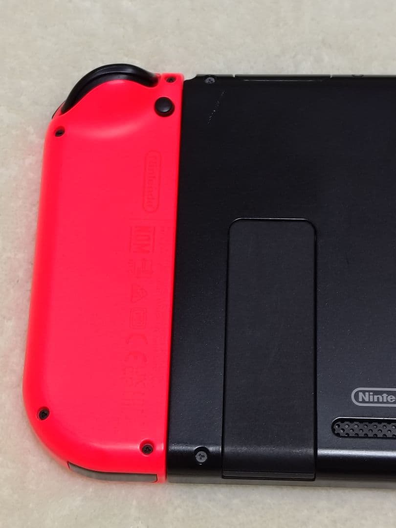 Nintendo Switch 本体【片方のコントローラーに不具合有り】