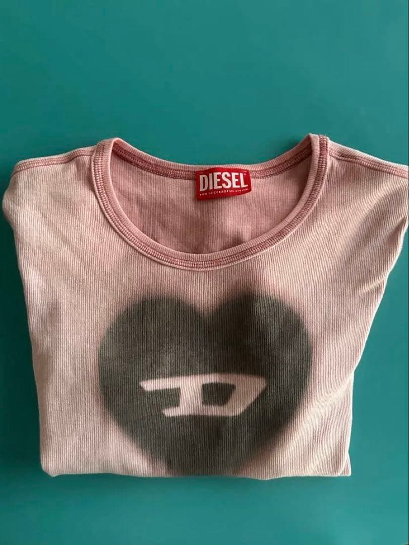 DIESEL ピンク ハートロゴ 半袖Tシャツ