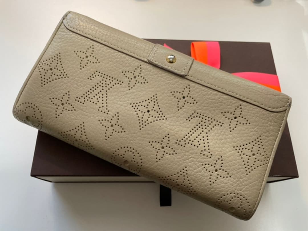 ❤️チーズケーキ❤️Louis Vuitton ルイヴィトン マヒナ 長財布