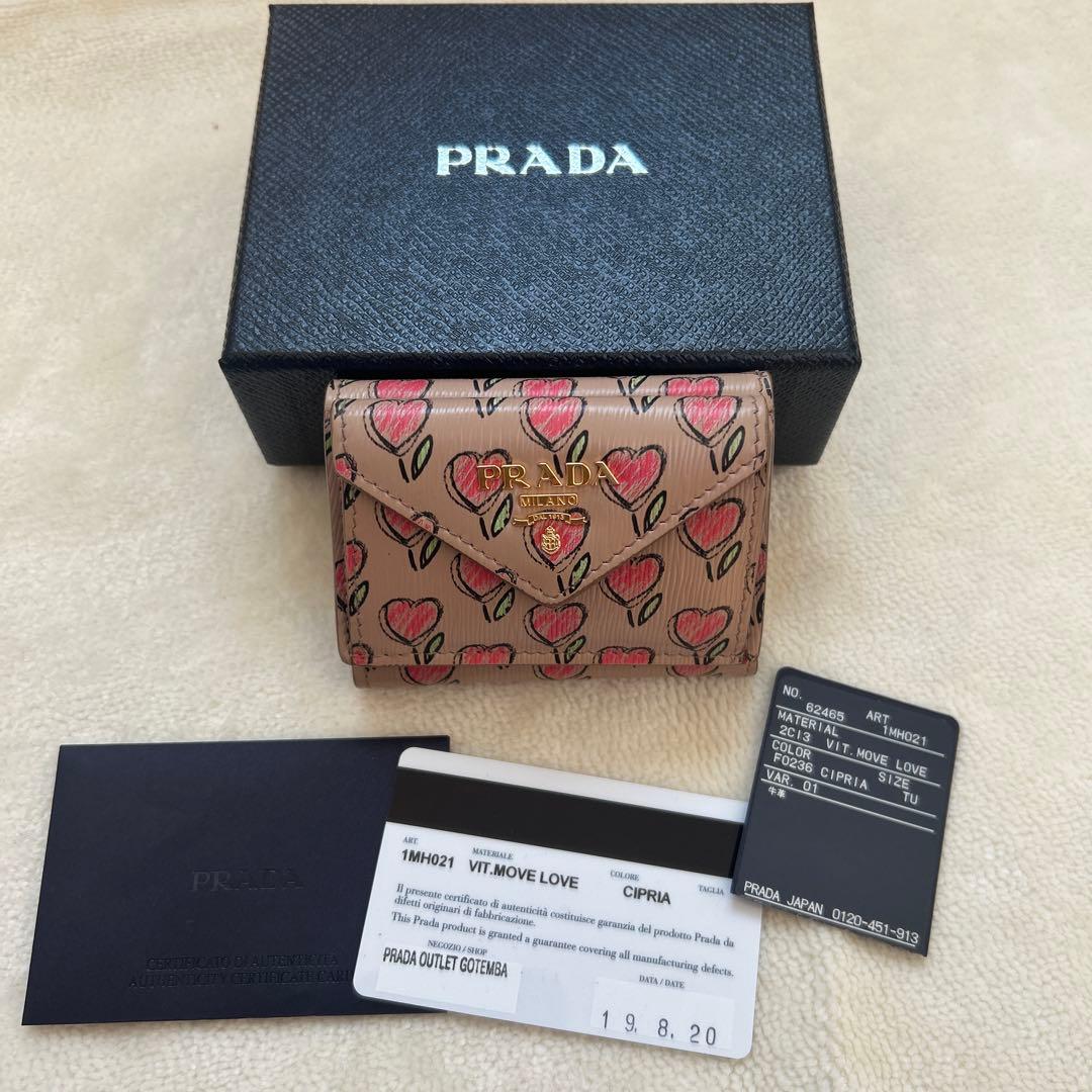 凛姫様　PRADA プラダ 三つ折り財布 ミニ財布　レザー　金ロゴ