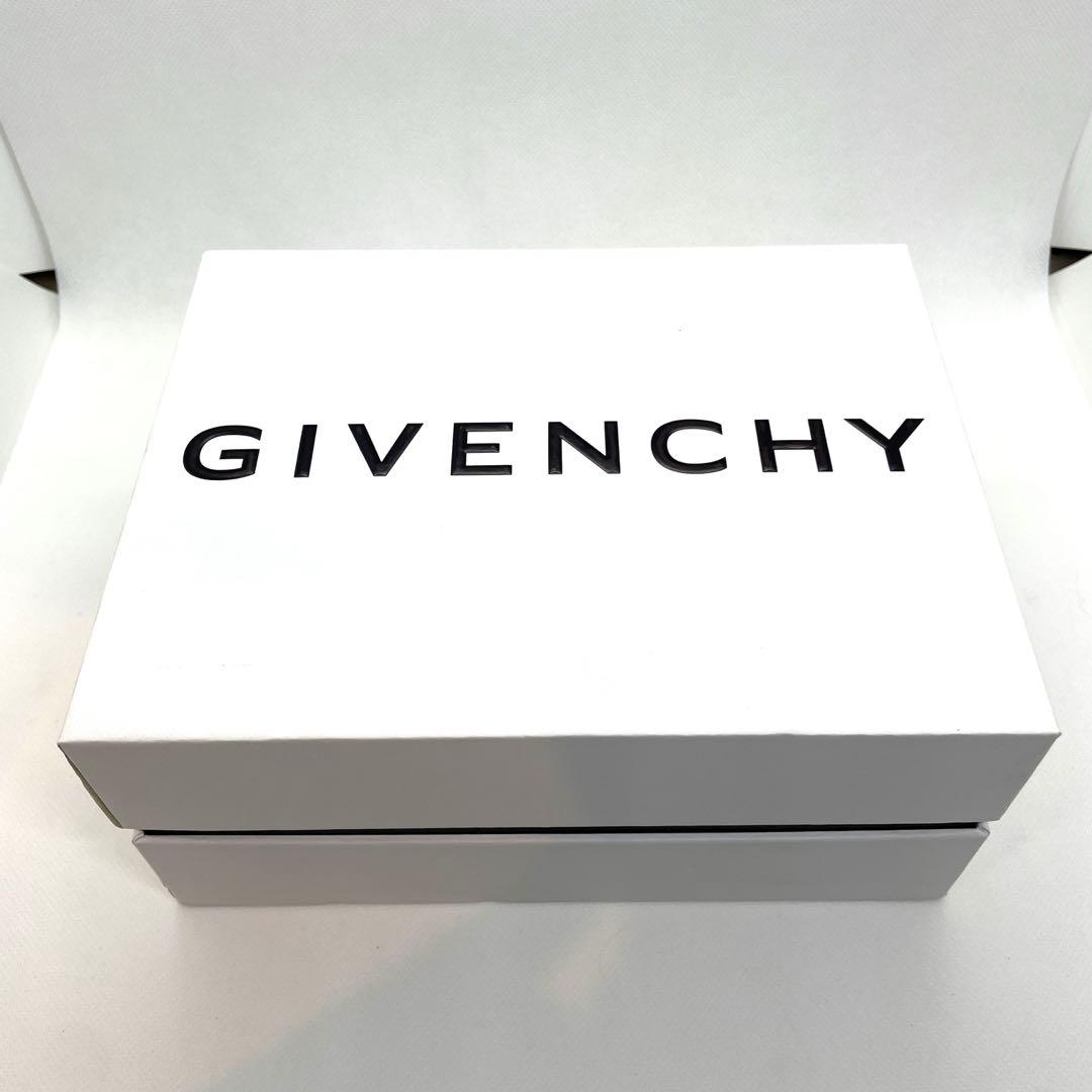 GIVENCHY シルバー　ウォーターボトル（水筒）