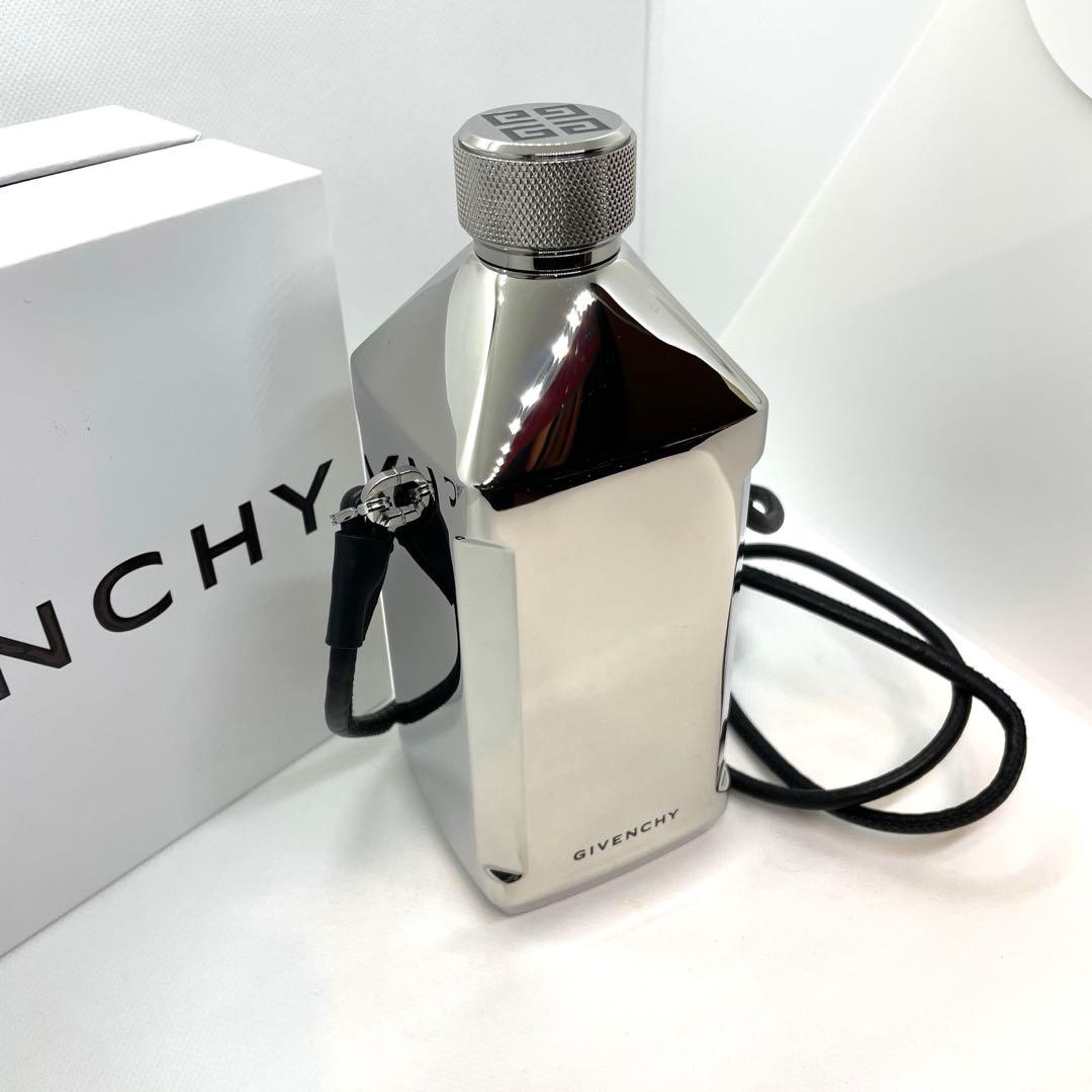 GIVENCHY シルバー　ウォーターボトル（水筒）