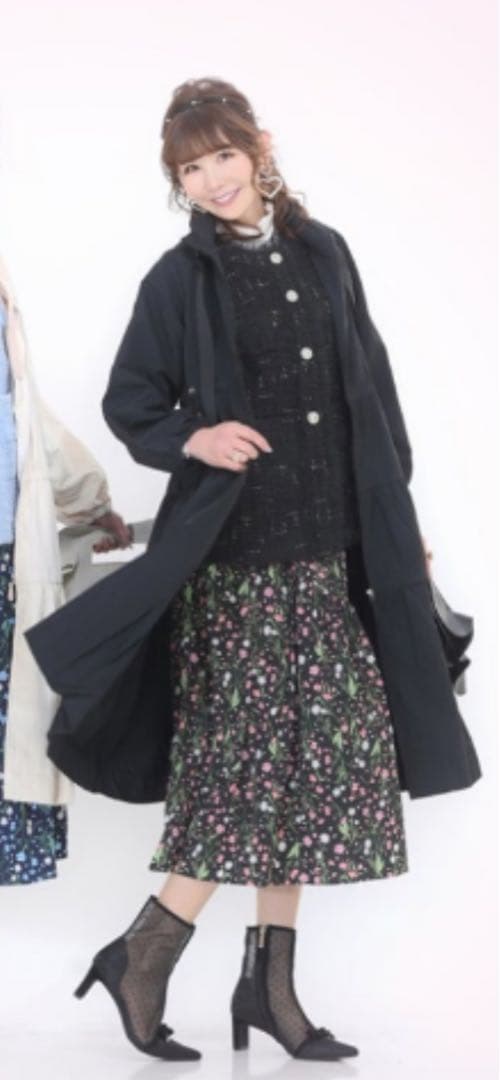 みいこです♥️アンドラブ♥️撥水を施したティアードコート★ブラック