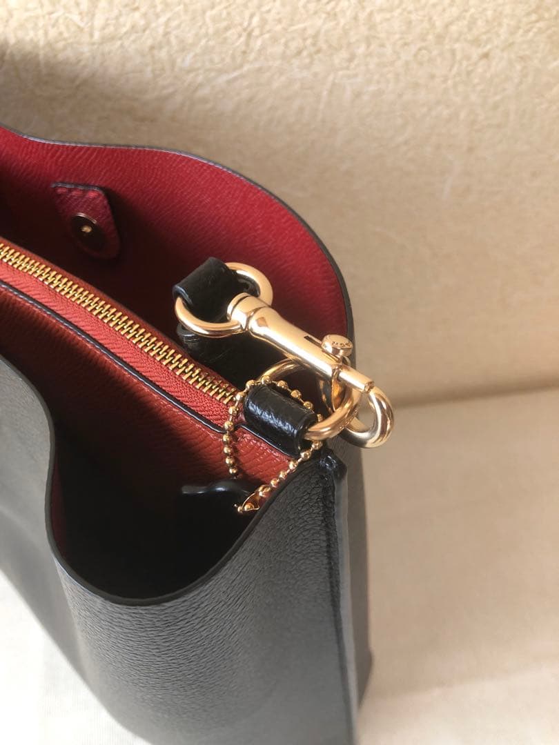 COACH ブラック レザー ショルダーモリーパケットバッグ　コーチ　バッグ