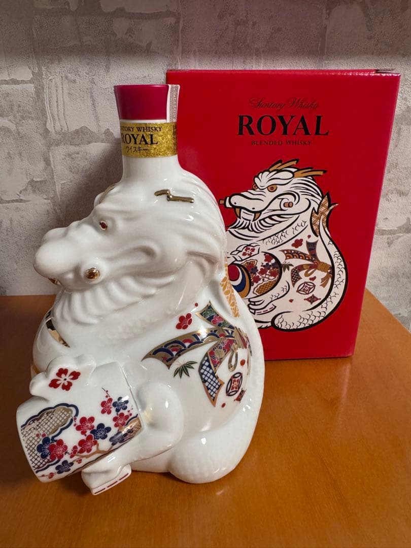 サントリーウイスキーローヤル　辰歳ボトル　干支ボトル　2024年