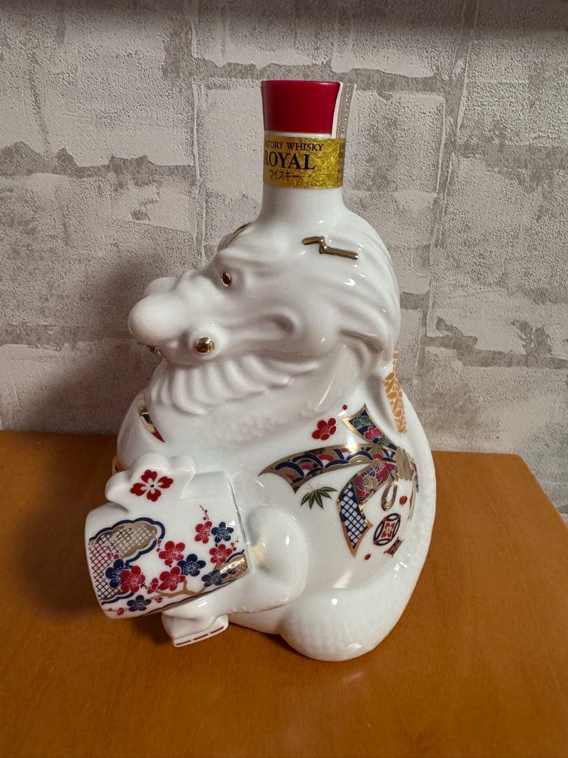 サントリーウイスキーローヤル　辰歳ボトル　干支ボトル　2024年
