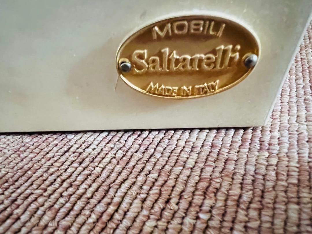 イタリア製　サルタレッリ　 フローレンス　アイボリーの装飾的　３段チェスト