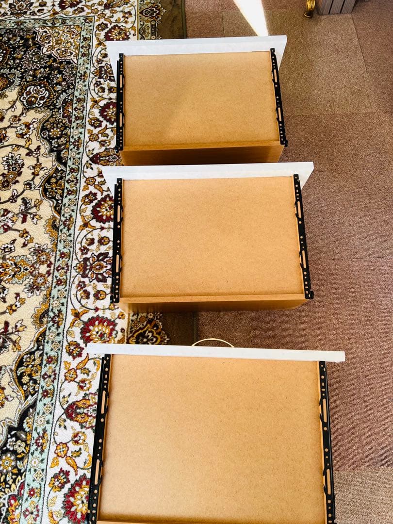 イタリア製　サルタレッリ　 フローレンス　アイボリーの装飾的　３段チェスト