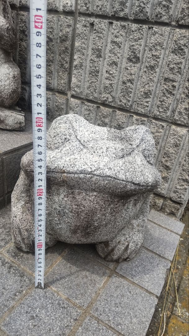 コモモ°・*:. カエルの石像^^