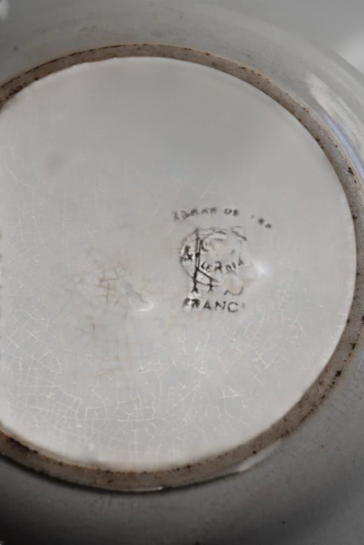 ショワジー・ル・ロワ　美しい気配の白皿（17㎝）古道具坂田