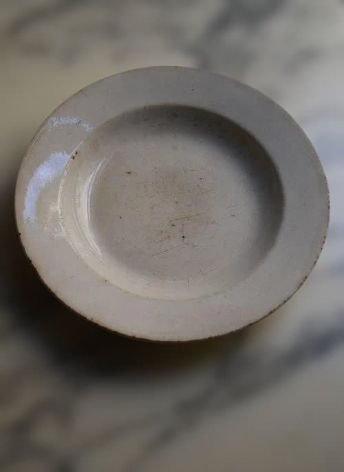 ショワジー・ル・ロワ　美しい気配の白皿（17㎝）古道具坂田