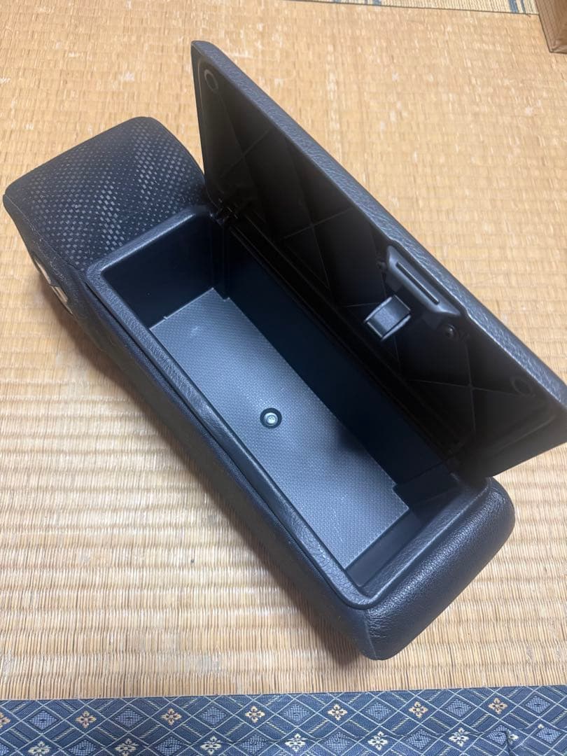 タントカスタムLA600s純正アームレスト