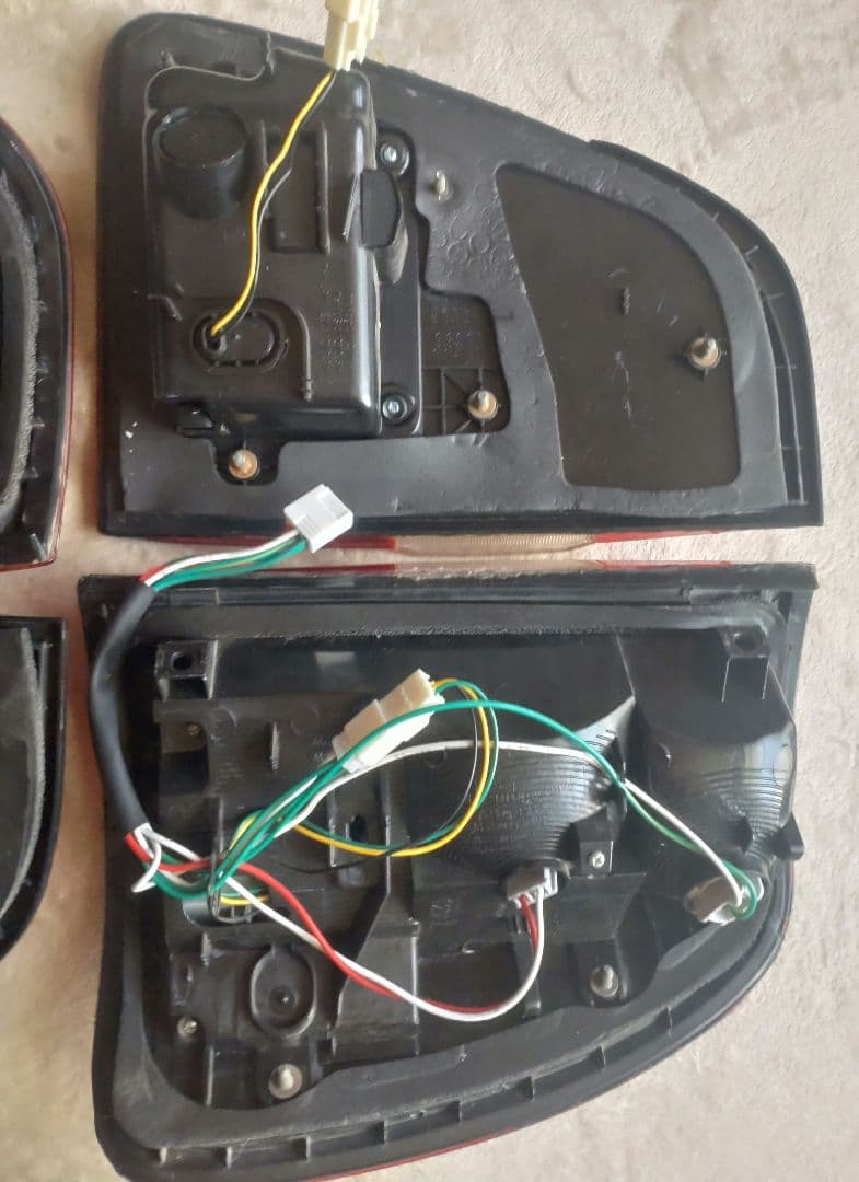 よ*し様 ランクル100 前中期 後期ルックLEDテールランプ 点灯良好 美品