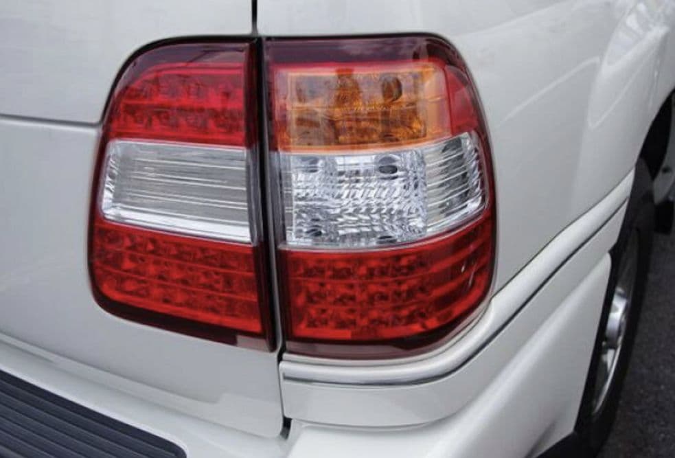 よ*し様 ランクル100 前中期 後期ルックLEDテールランプ 点灯良好 美品