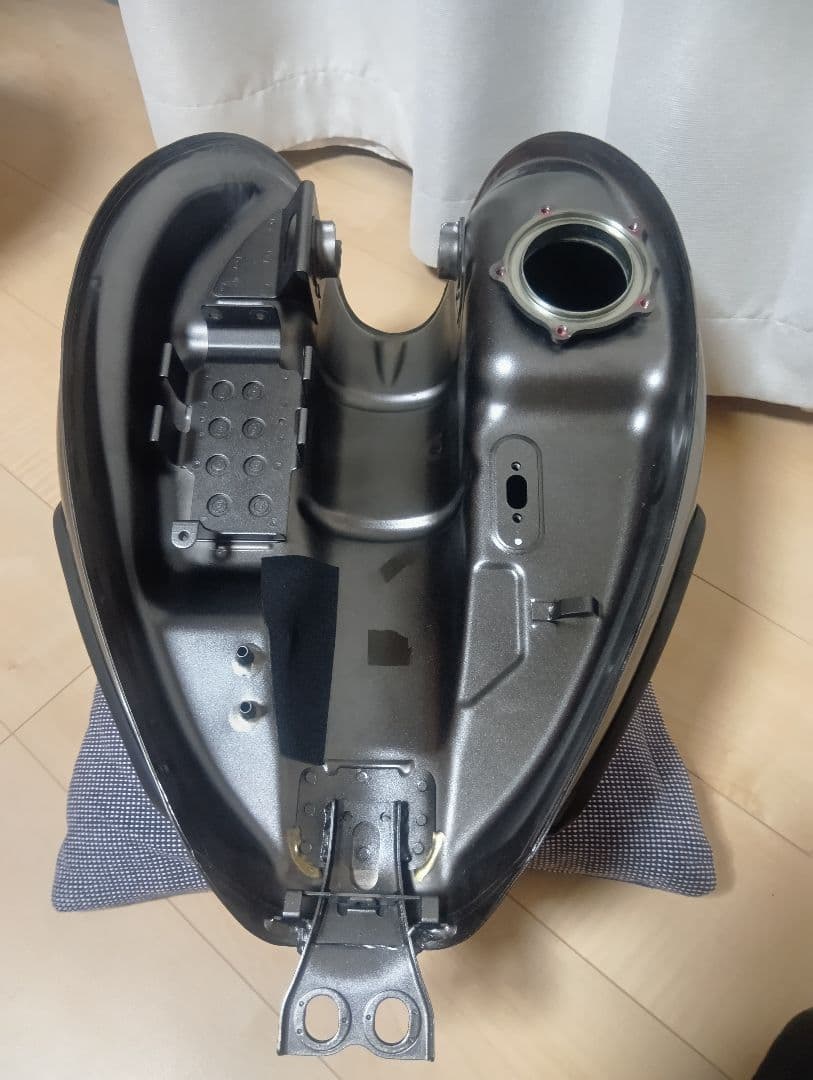 カワサキ w800 純正　ガソリンタンク　美品　サビなし