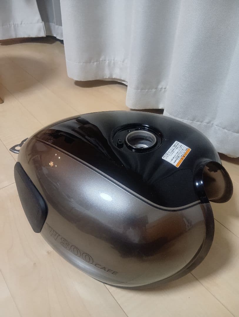 カワサキ w800 純正　ガソリンタンク　美品　サビなし