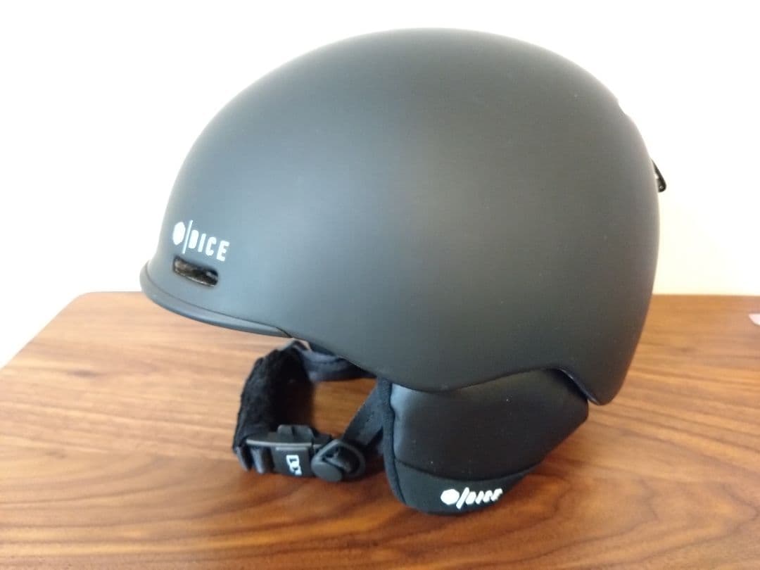 【ほぼ未使用】ヘルメットDICE(ダイス) スキー スノーボード D6