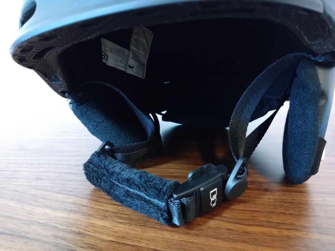 【ほぼ未使用】ヘルメットDICE(ダイス) スキー スノーボード D6