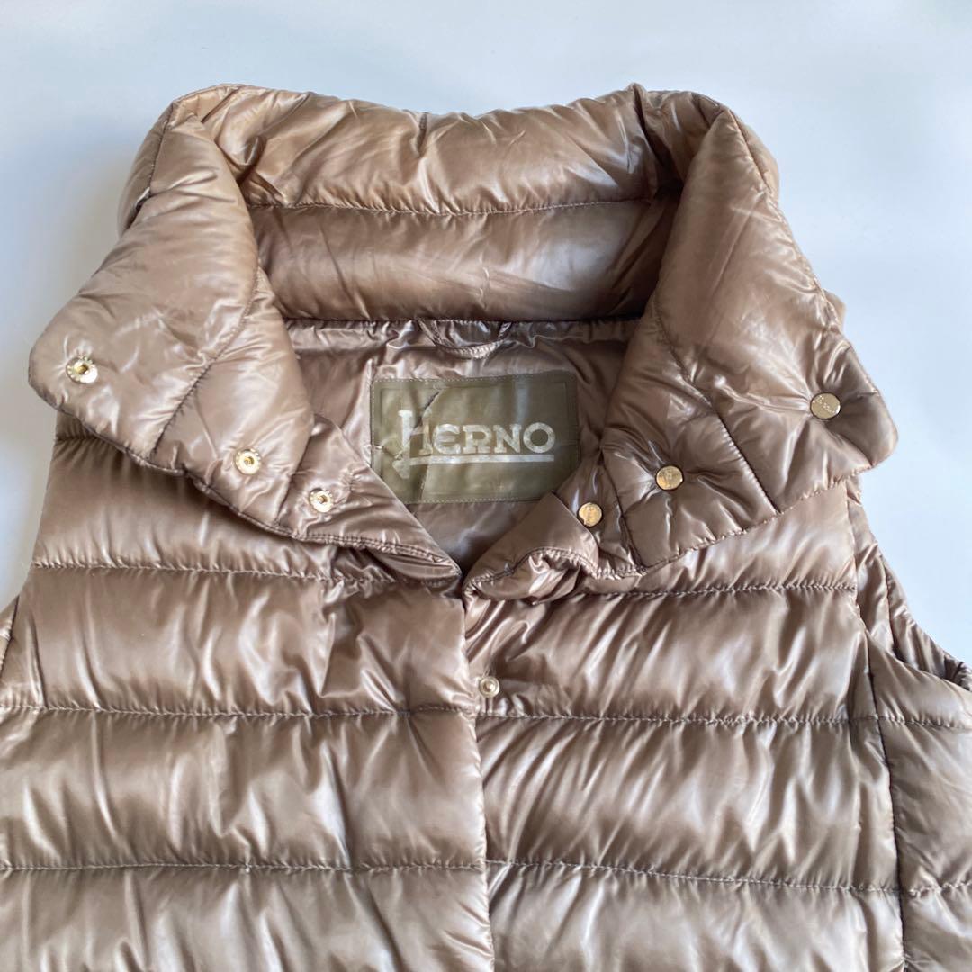 HERNO ヘルノ ベージュ ダウンベスト イタリア製 光沢感 立ち襟 Lサイズ