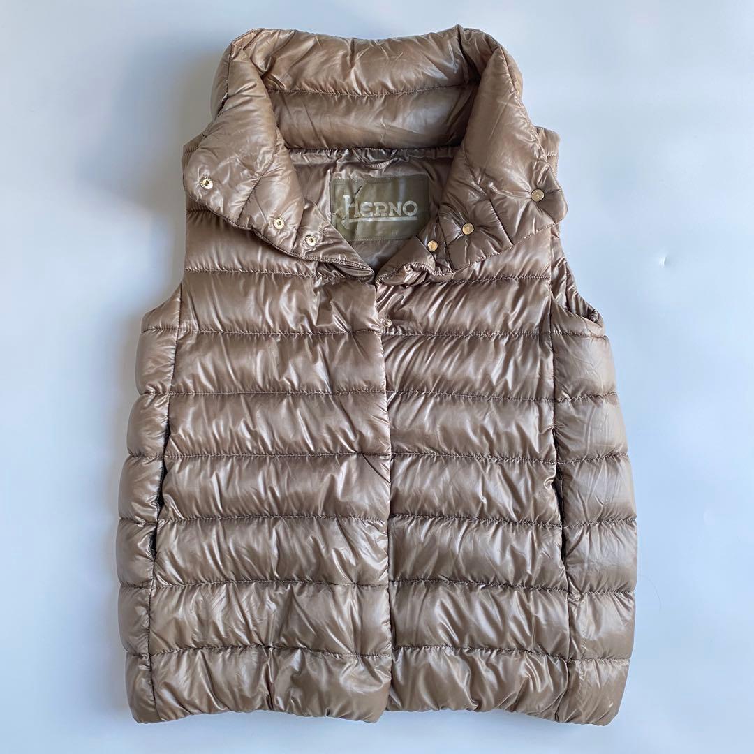 HERNO ヘルノ ベージュ ダウンベスト イタリア製 光沢感 立ち襟 Lサイズ