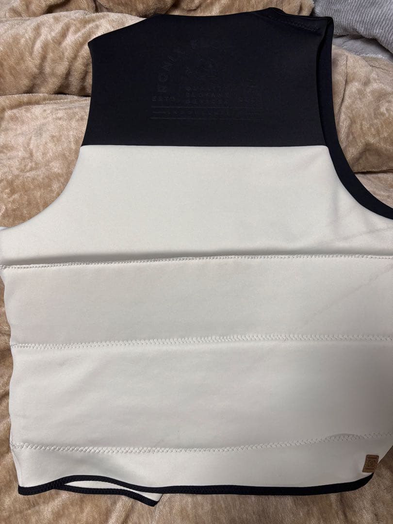 大人用ライフジャケット ホワイト/ブラック