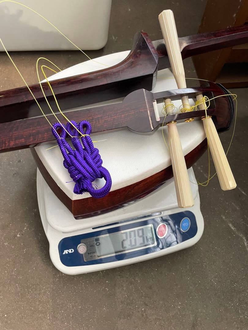 三味線 紅木 二本溝 子持綾杉胴　糸巻天然素材　皮破れなし