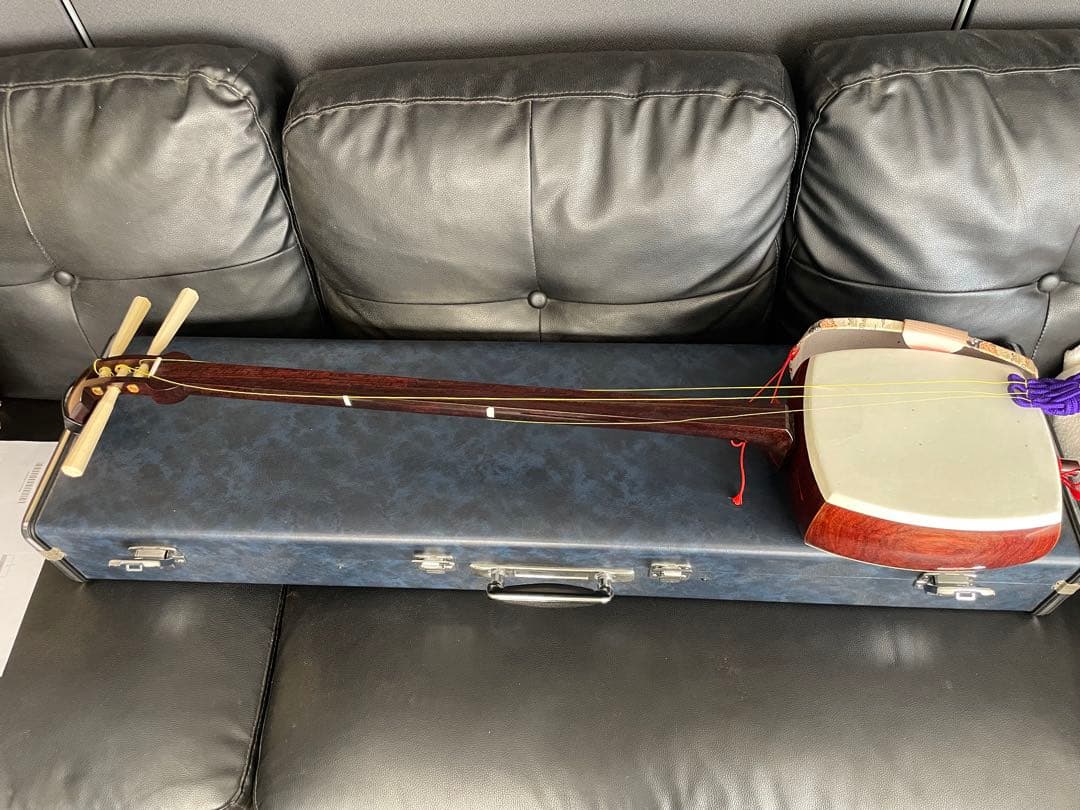 三味線 紅木 二本溝 子持綾杉胴　糸巻天然素材　皮破れなし