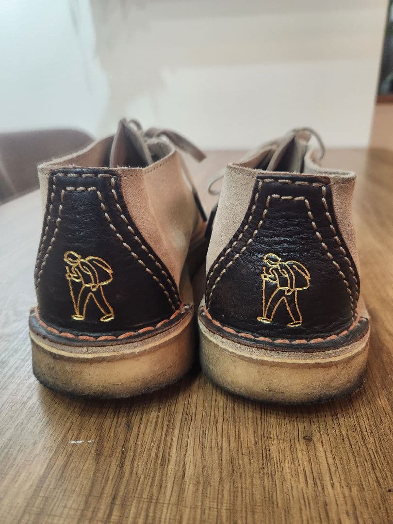 CLARKS ORIGINALS ベージュ デザートトレック ブーツ