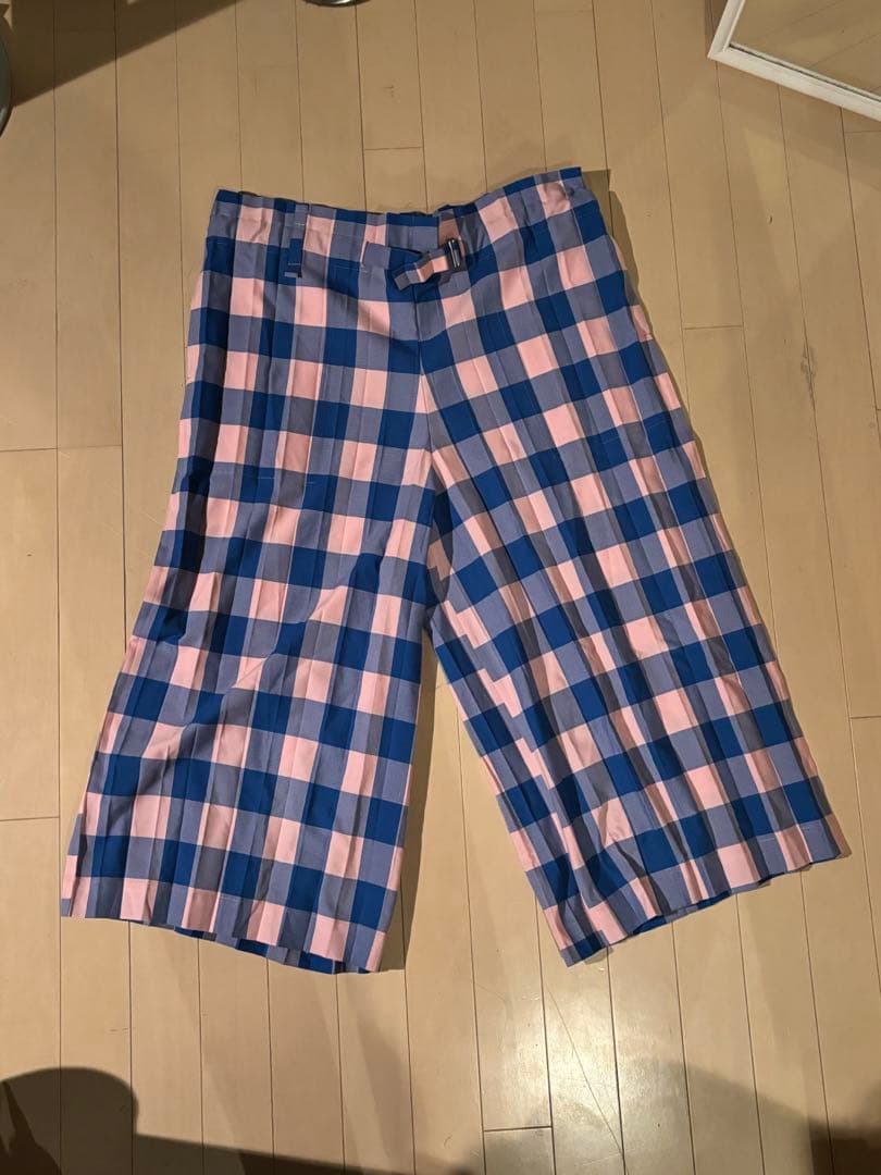 me ISSEY MIYAKE（ミーイッセイ ミヤケ） プリーツハーフパンツ