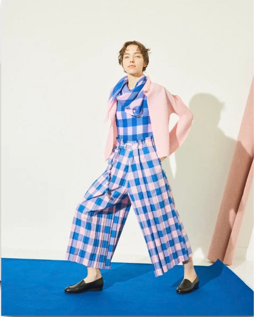 me ISSEY MIYAKE（ミーイッセイ ミヤケ） プリーツハーフパンツ