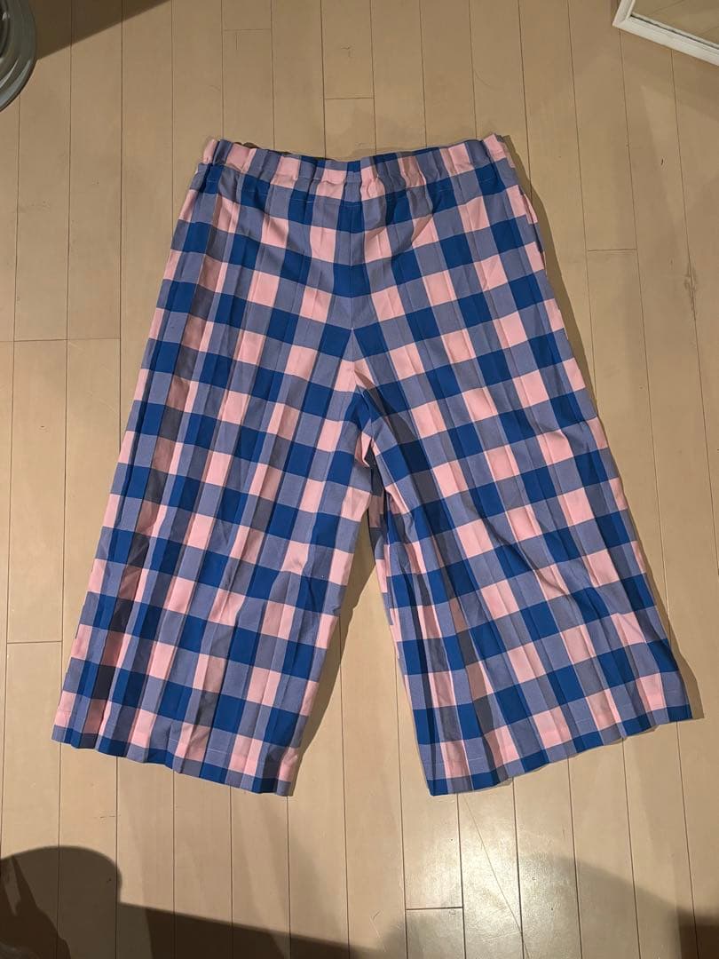 me ISSEY MIYAKE（ミーイッセイ ミヤケ） プリーツハーフパンツ