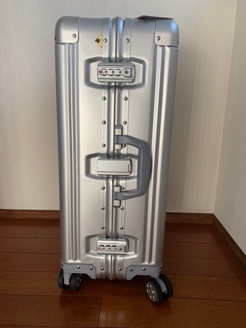 ポンコツモータース【新品未使用】シルバー　レジェンドウォーカー 65L