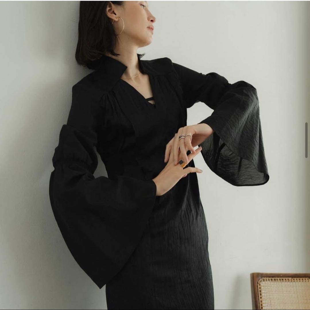 【knuthmarf】ブラック フレアスリーブ ワンピース