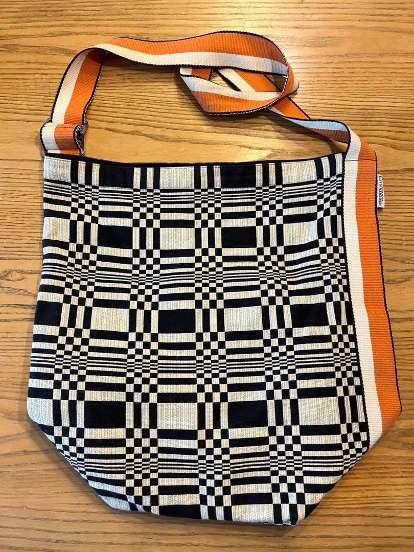 ぷーちゃんさん♪ ヨハンナグリクセン　テトラサック